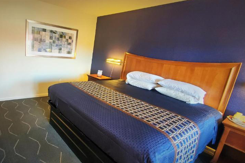1 King Bed, Accessible